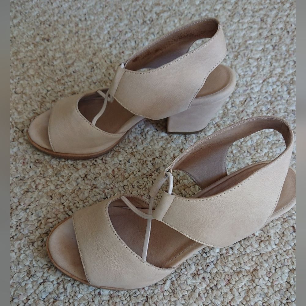 Eileen Fisher Doe Earth Tumbled Nubuck Sandal in beige size 6 - Picture 2 of 13